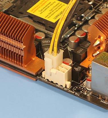 4 pin 12 V plugged into 8 pin EPS